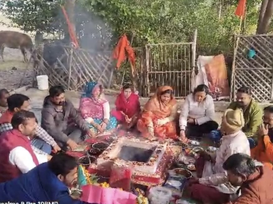 सदर विधायक के साथ नगर पालिका अध्यक्ष व ई ओ ने गंगाजमुनी तहज़ीब का प्रतीक प्राचीन  बराहीं देवी मेला में विधि विधान के साथ पूजन अर्चन कर