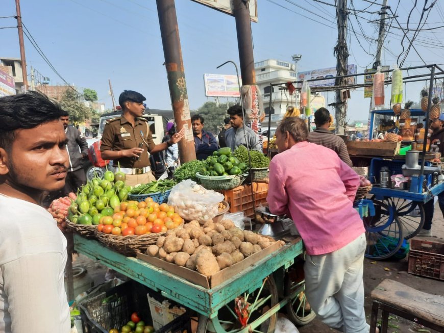 30 मीटर दूरी तक नो पार्किंग जोन घोषित। यातायात प्रभारी