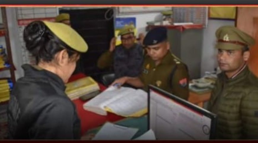 ""थाना आटा का औचक निरिक्षण करते हुए पुलिस अधीक्षक 'ईराज राजा'........