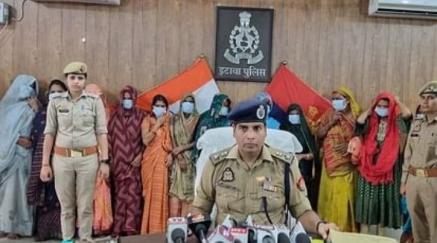कालिका मंदिर से पुलिस ने पकड़ा महिला चोर गिरोह........14 महिलाएं गिरफ्तार.........