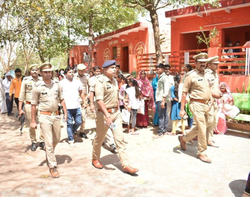 !! पुलिस अधीक्षक ने जालौन देवी माता मंदिर पर सुरक्षा का लिया जायजा, तथा मंदिर पर टेका अपना माथा......... !!