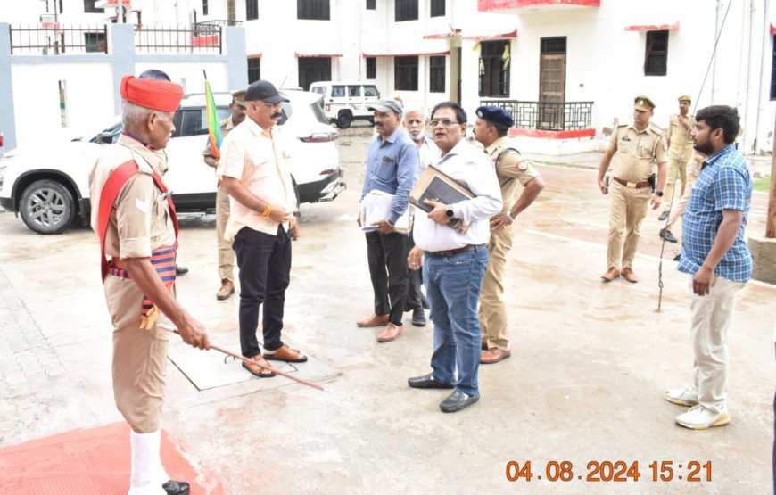 *उ.प्र.पुलिस आवास निगम लिमिटेड के अध्यक्ष एवं प्रबंध निदेशक द्वारा एसपी के निर्मित आवासों का निरीक्षण कर संबंधित को दिये गये आवश्यक दिशा निर्देश*