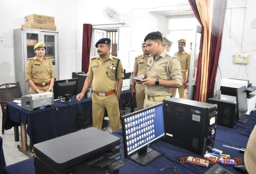 एसपी द्वारा पुलिस कार्यालय में प्रधान लिपिक शाखा एवं अपराध रिकार्ड शाखा का निरीक्षण कर संबंधित अधिकारियों को दिये गये आवश्यक दिशा निर्देश*