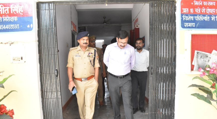 सुरक्षा व्यवस्था को लेकर डीएम व एसपी ने किया नगर क्षेत्र का भ्रमण